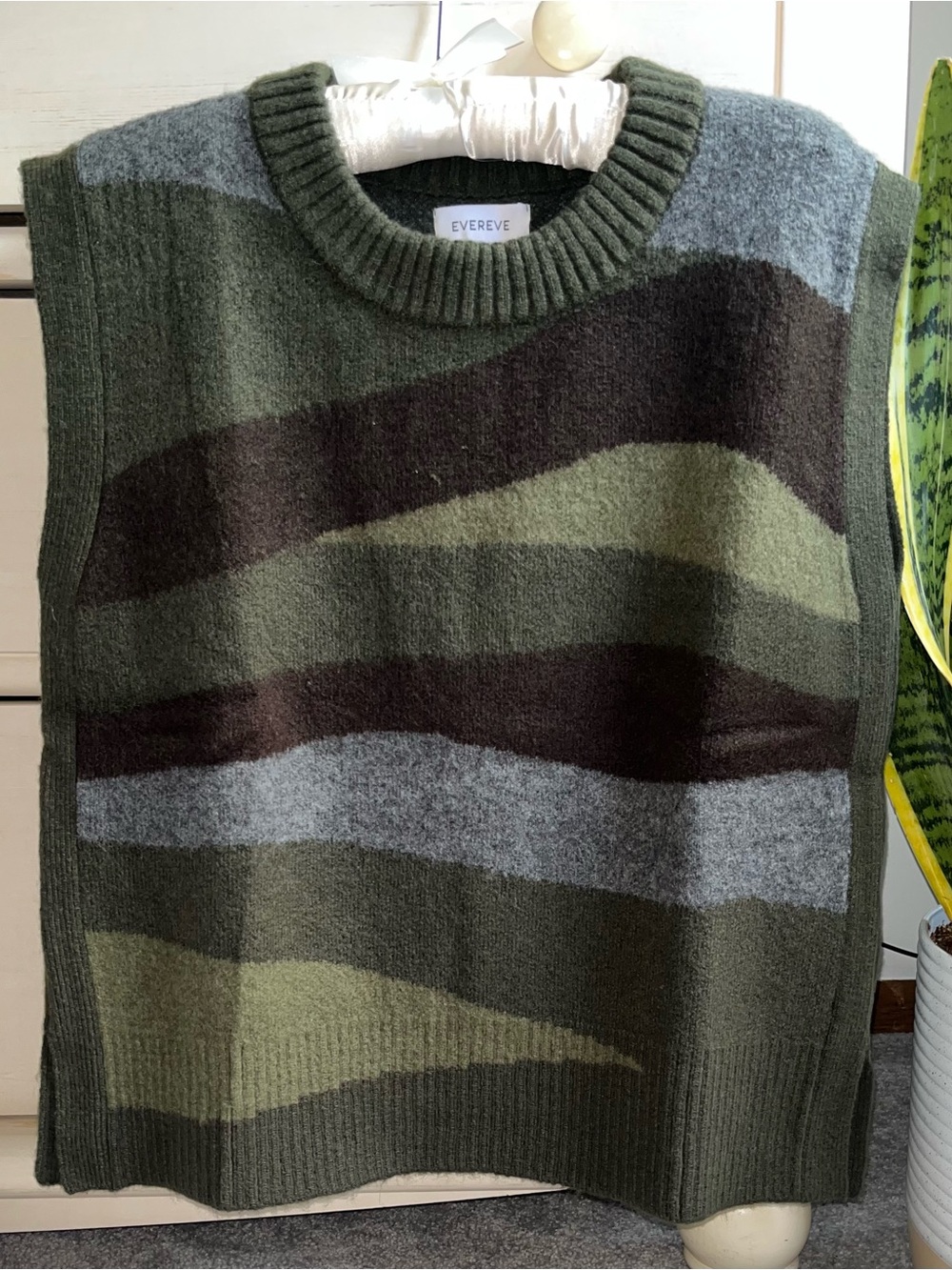 NWOT Evereve Camo Sweater Vest M